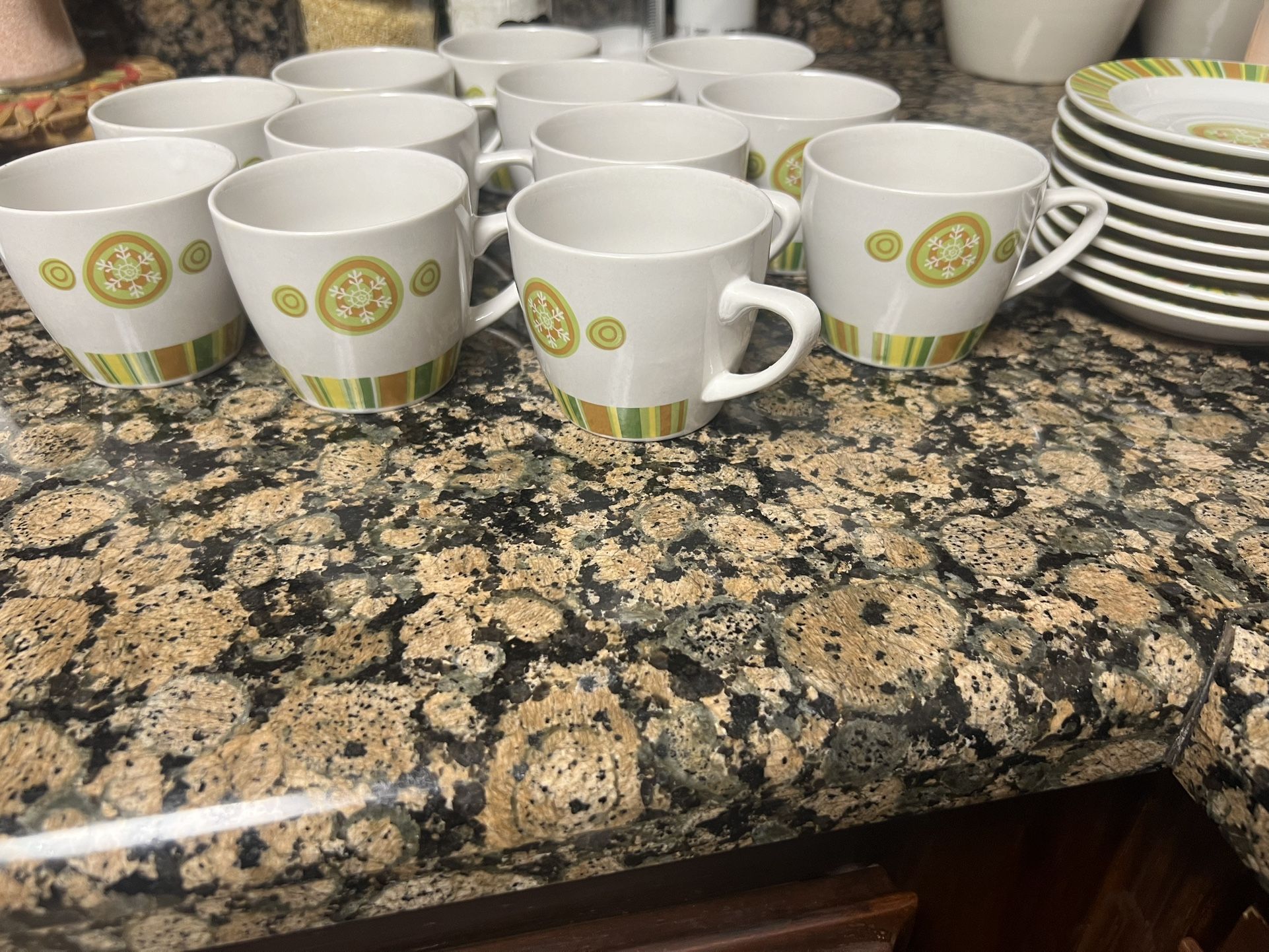 Very Beautiful 12 Cups And 8 Plates