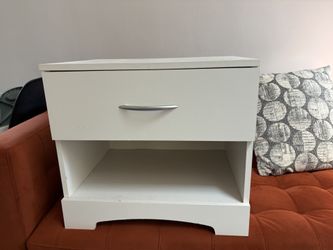 Single drawer nightstands - (2)