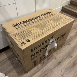 Brand New- Samsung Microwave!