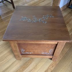 Crate & Barrel Hinged Coffee/Side/End Table