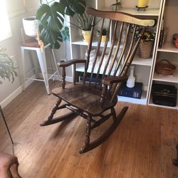 Wooden Rocking Chair 
