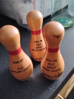 Vintage Wooden Women's 4 in tall Champions Very good condition Collectable