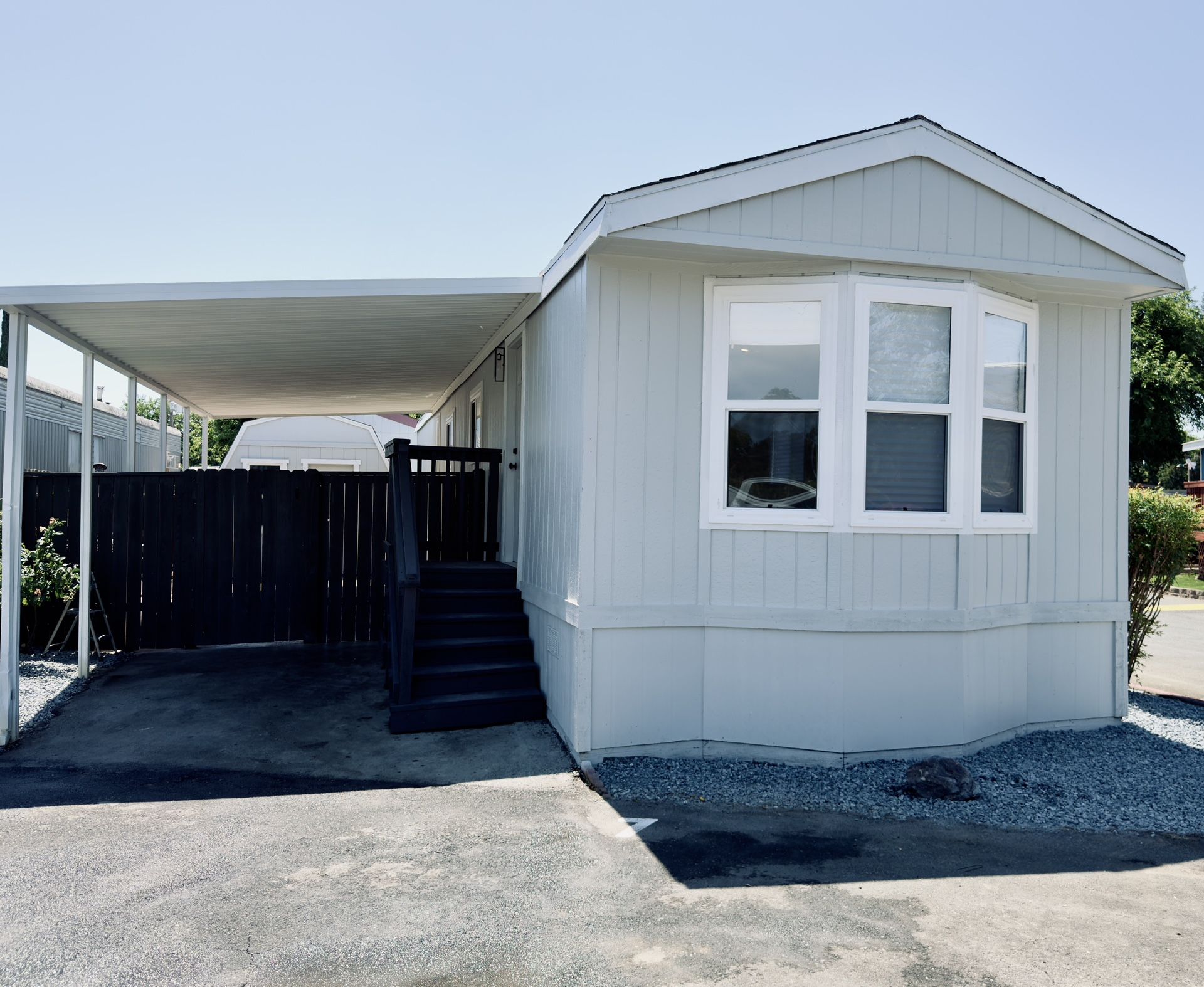 2 Beds 2 Baths Extra Office Space Room