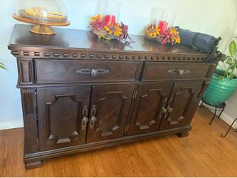 Dining server