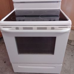 Nice White Electric Glass Top Stove, Free Delivery And Setup 