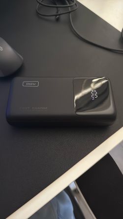 65 W Portable Charger
