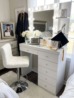 Beautiful brand new Vanity