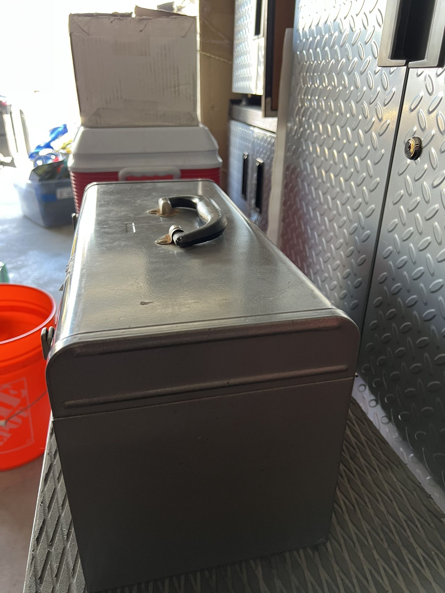 Tool Box $ 20 Dlls