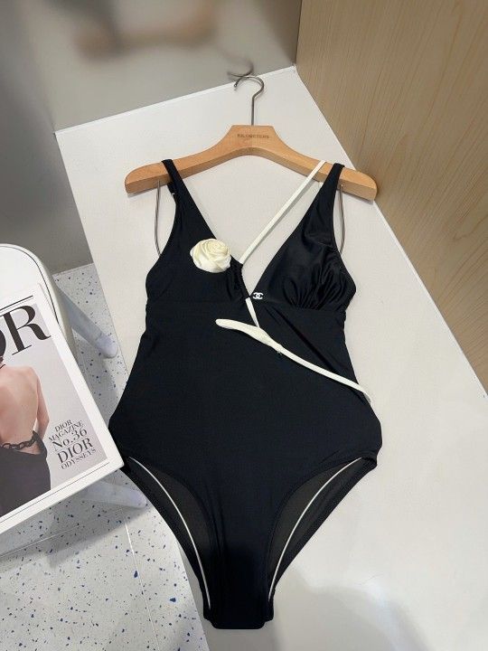 Chanel new sexy one-piece swimsuit👙