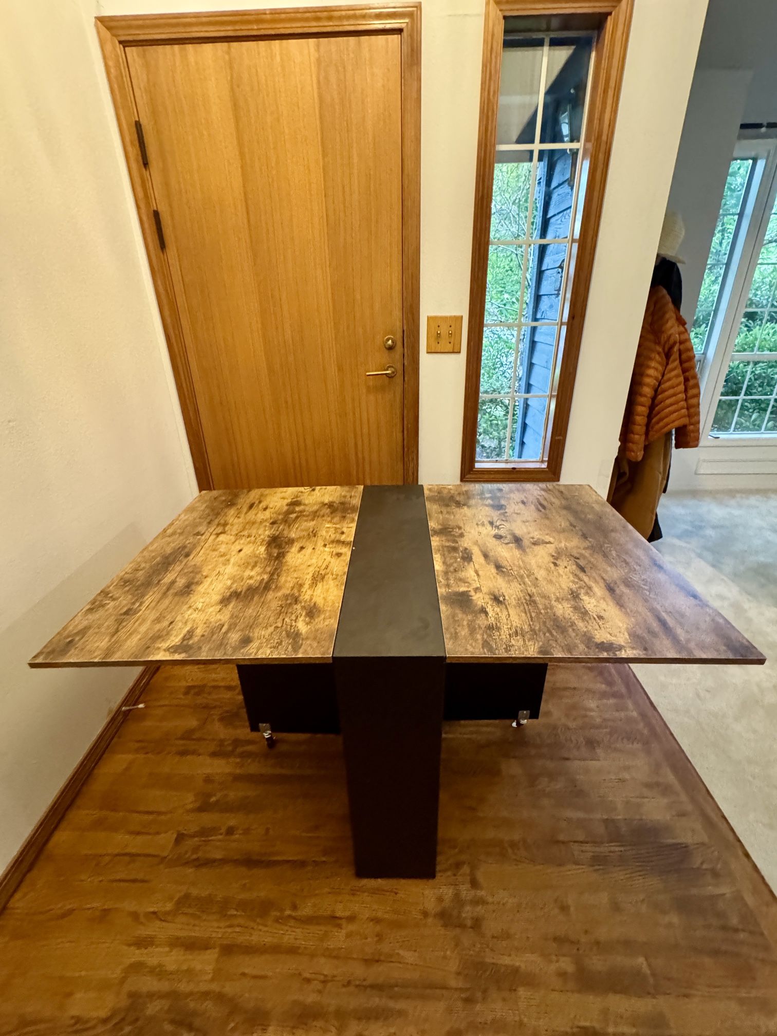 Expandable Drop-Leaf Table – Stylish & Space-Saving Design!