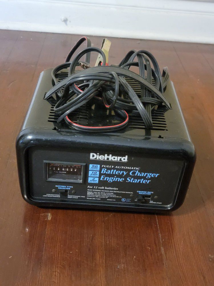 Diehard Fully Automatic Battery Charger 12 Volt Batteries 