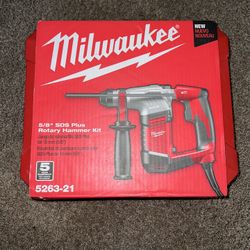Milwaukee 5/8” SDS Plus Rotary Hammer Kit