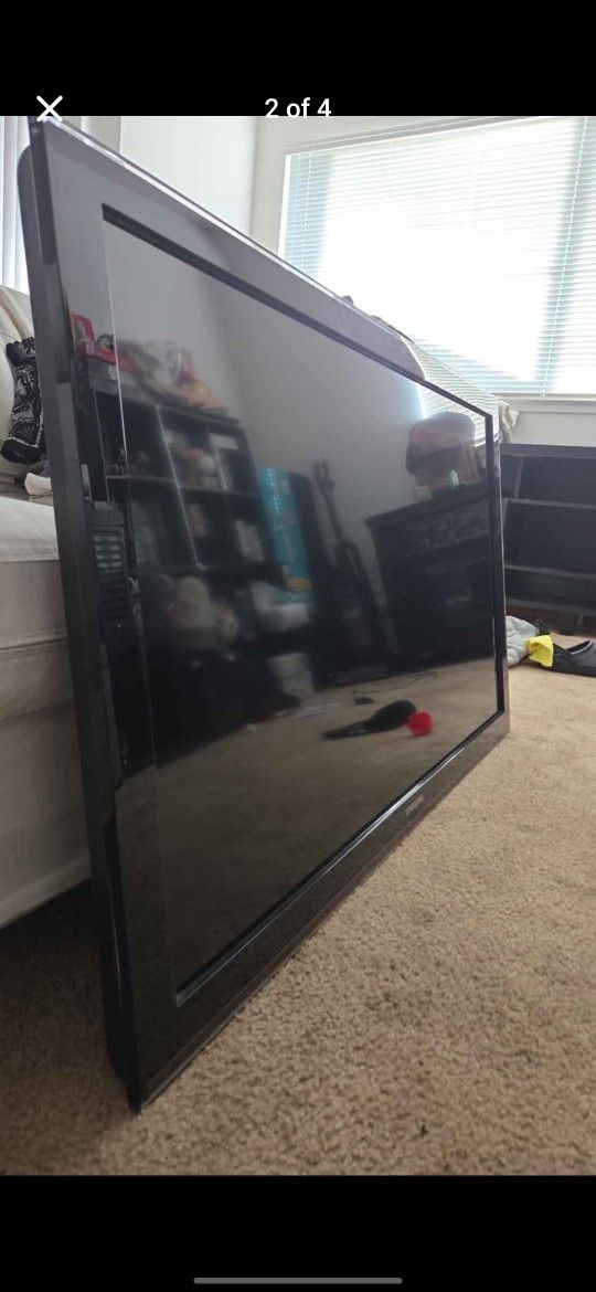 45inch Samsung TV And Sound Bar Combo