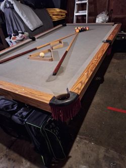 8’ Olhausen pool table