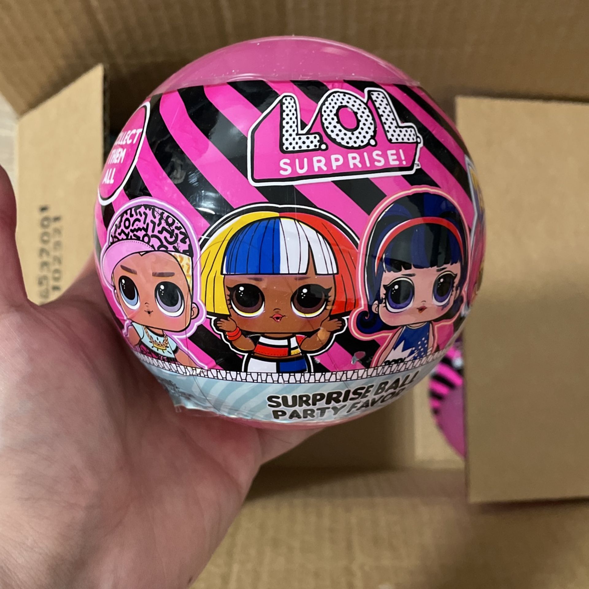 LOL SURPRISE BALL PARTY FAVOR -BRAND NEW