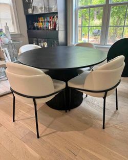 Round dining set