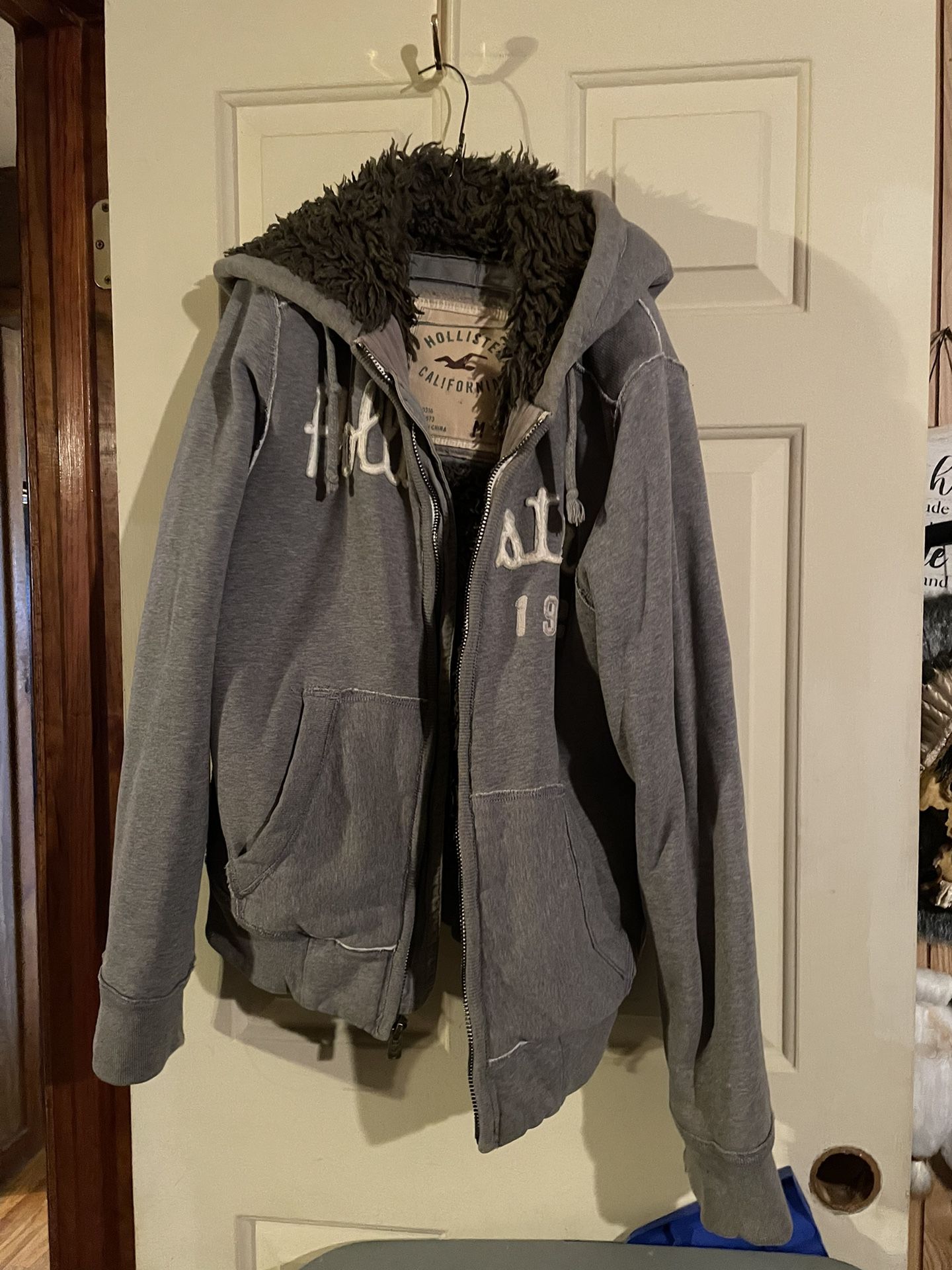 HOLLISTER ALL WEATHER JACKET ANORAK SIZE SMALL(SLIM) GORGEOUS COAT HOODED  ROYAL BLUE for Sale in San Bernardino, CA - OfferUp