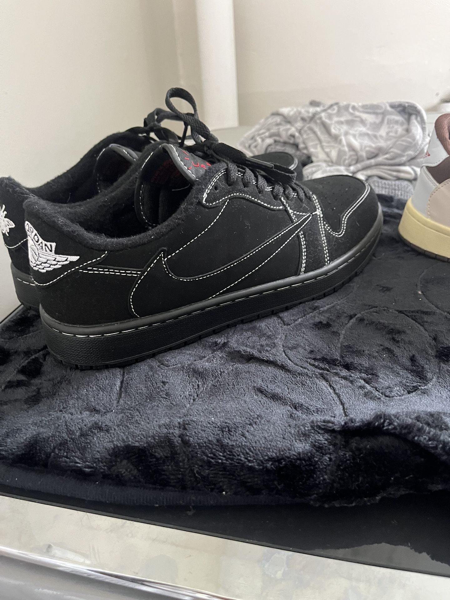 Travis Scott Black JORDAN 1’s Lows