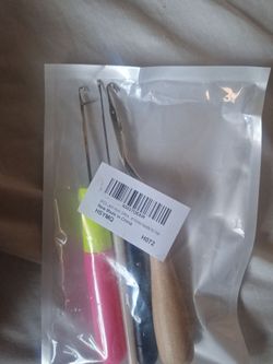 4 Latch hooks