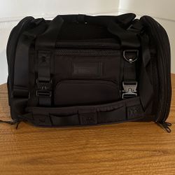 Like new Large Dagne Dover Pet Carrier Black