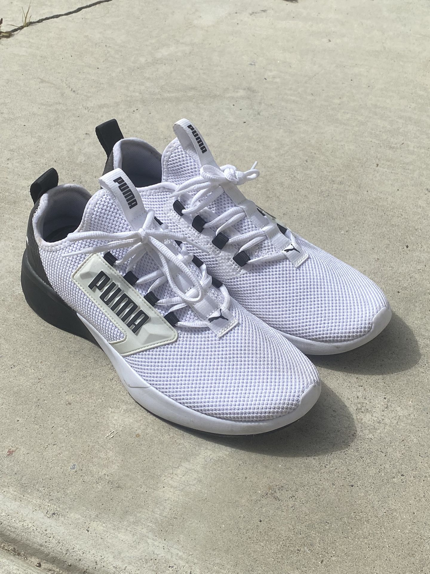 PUMA Retaliate Low Top Running Shoes Black/White 192340-19