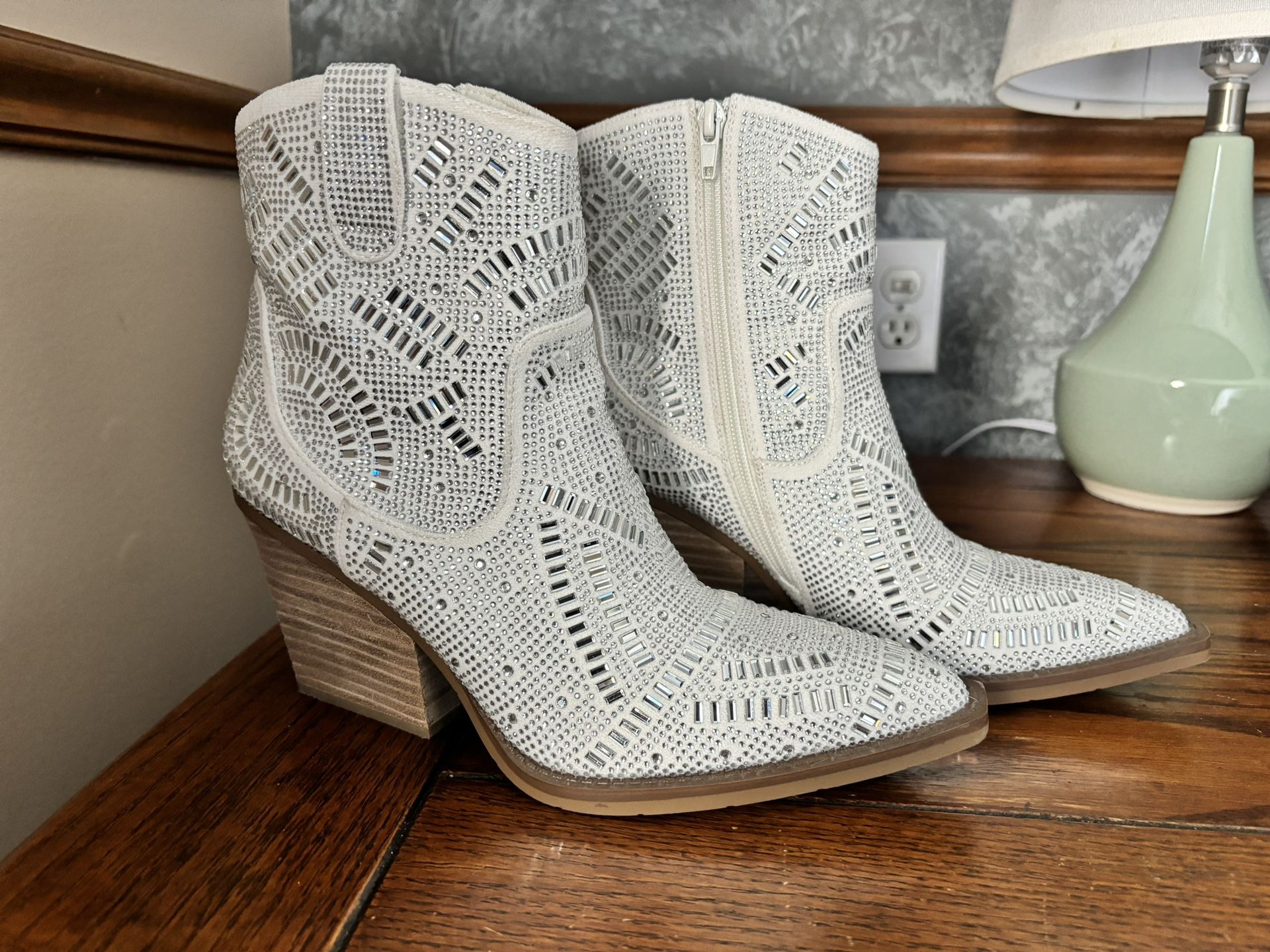 Very G Silver Rhinestone And Jewel White Cowboy Boots