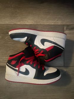 Youth Nike Air Jordan 1 Mid | Gym Red/Black