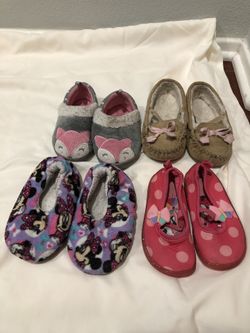 Toddler slippers size 5/6