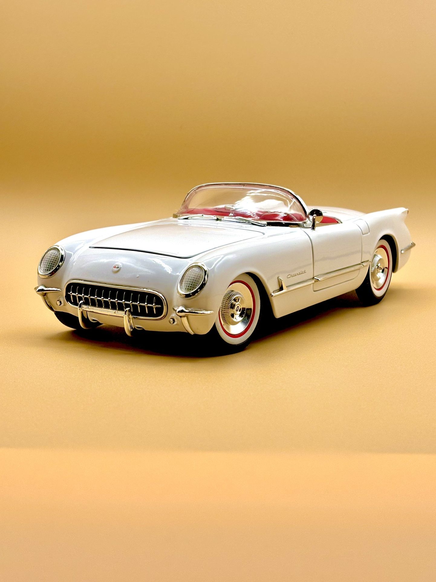 1953 Chevrolet Corvette Convertible, White, 1:18 Diecast Model Car from ERTL
