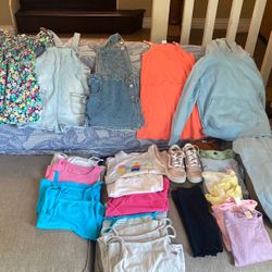 Girls Lot Of Clothes 