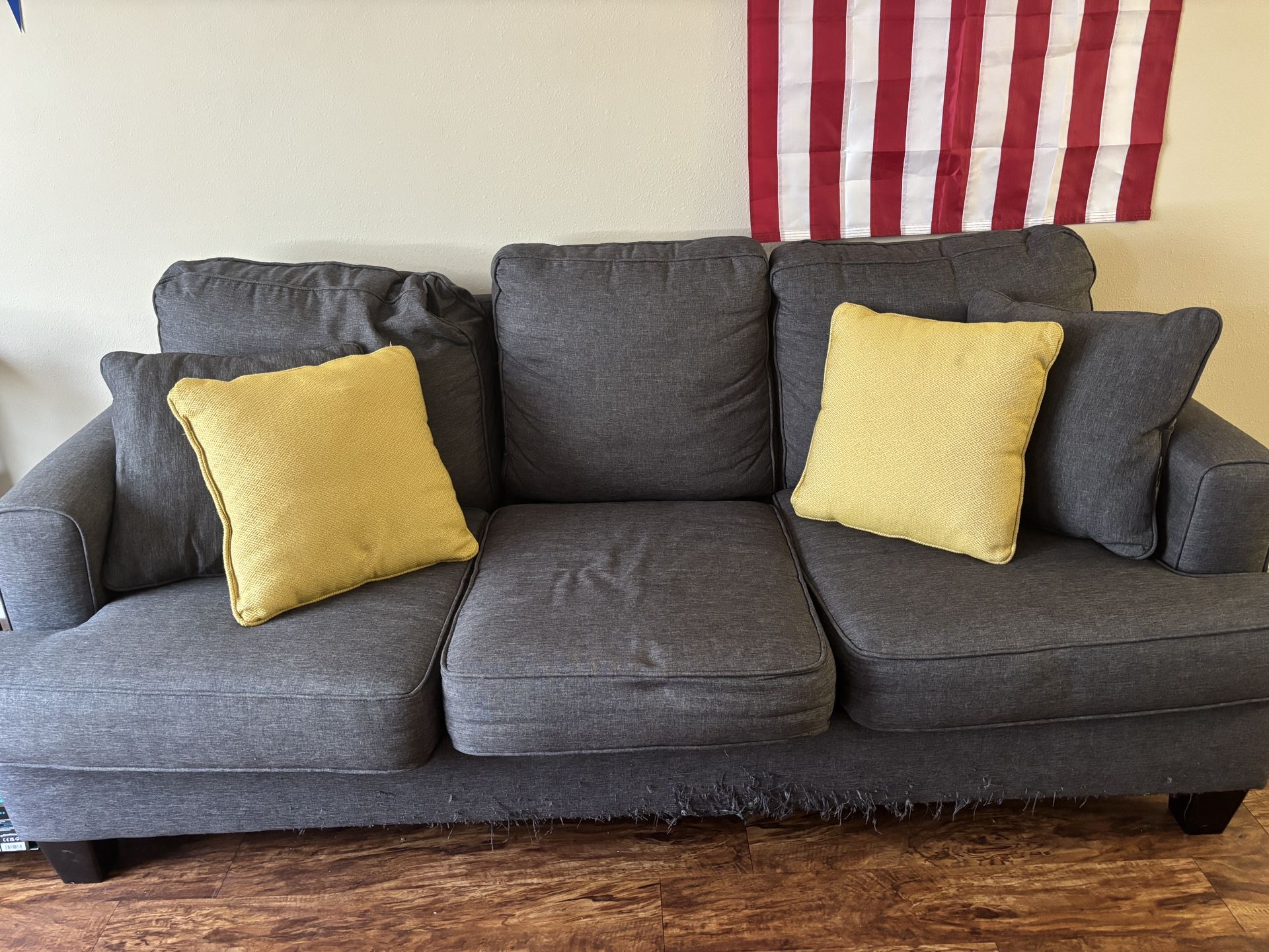 Couch w.Pull out Bed