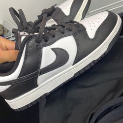 Nike Dunks Panda Size 9.5