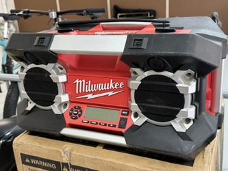 Milwaukee 2790-20 M18 40Watt Rugged AM/FM Jobsite Radio
