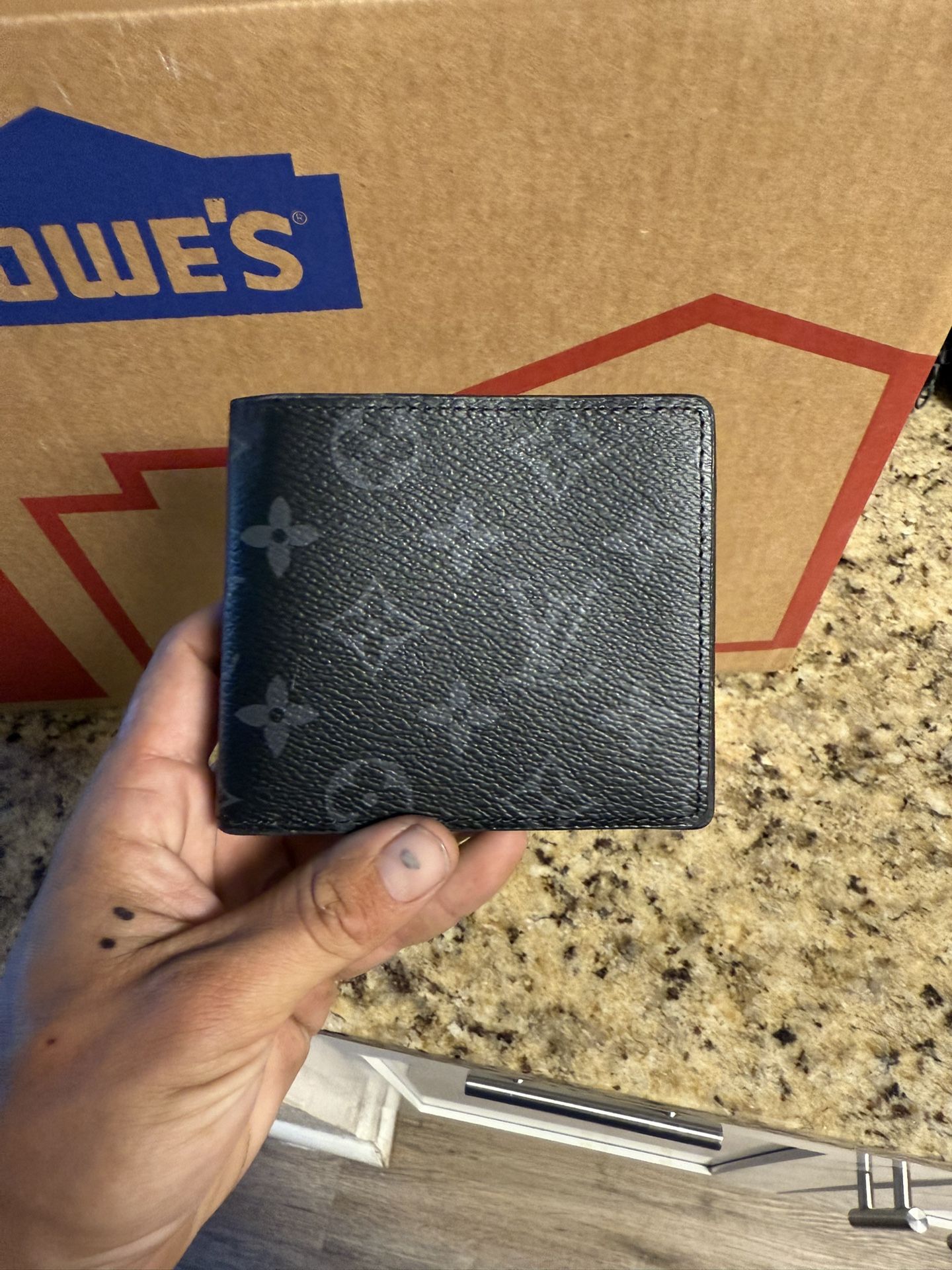 L V Wallet