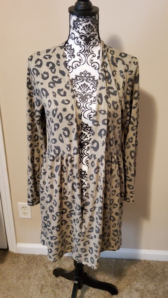 Perfectly Priscilla Mocha Leopard Print Cardigan Size Medium