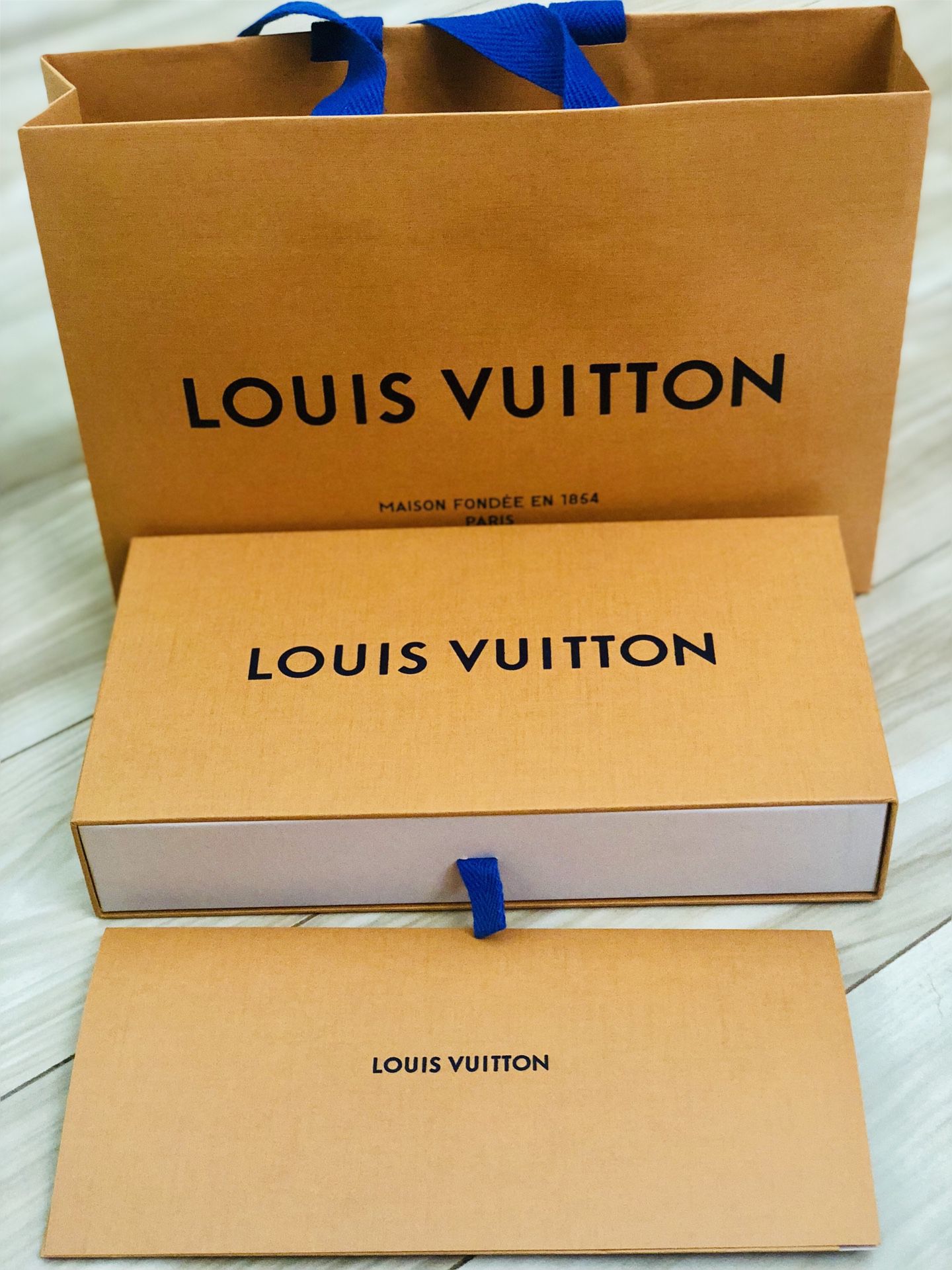 Louis Vuitton gift box set ( an empty bag and a box) The box fits my LV wallet . It’s 7.7*3.6*0.6 inches