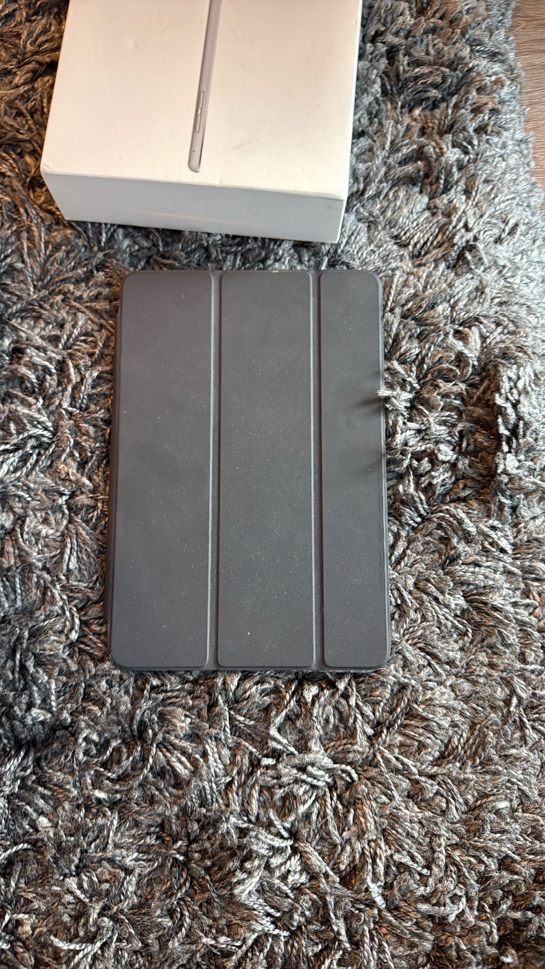 iPad mini 4 – 128GB – Excellent Condition – With Box + Case