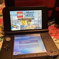 NINTENDO 3 DS XL SYSTEM AND LEGO GAME ( includes game, system, stylus, charger and traveling Mario case, EXCELLENT CONDITION 