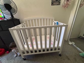 Baby mini crib