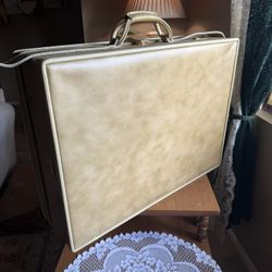 Vintage Hartmann Luggage Cream Travel Suitcase with Original Pamphlet & Toiletry Bag (1960’s-70’s)