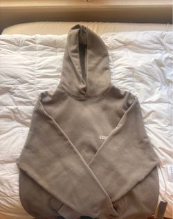 Essential hoodie NEW WITH TAGS desert taup color men’s medium