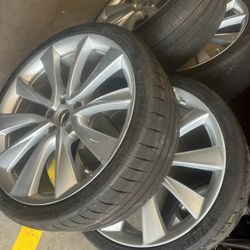 Tesla Model 3 🛞 Wheels /tires Size 20”