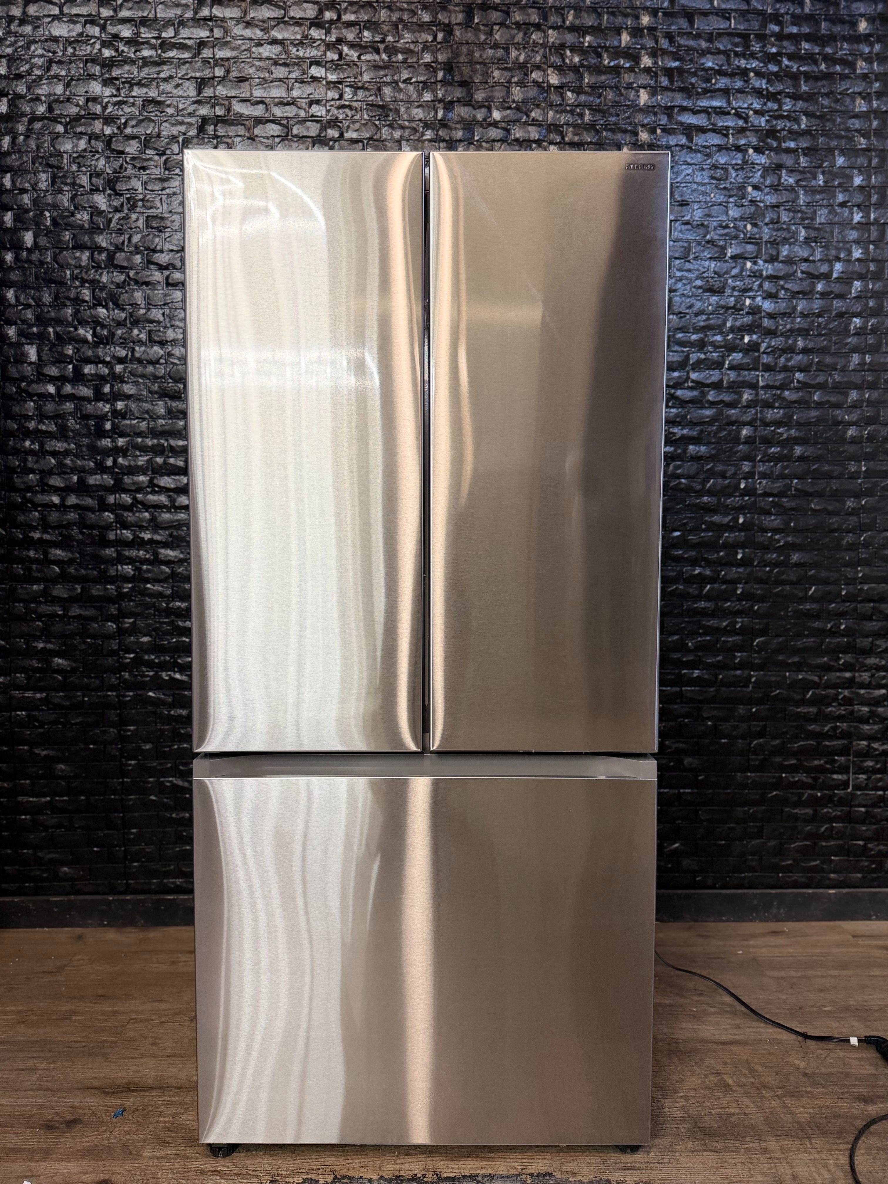 SAMSUNG 33 INCH REFRIGERATOR w/WARRANTY! R2937A