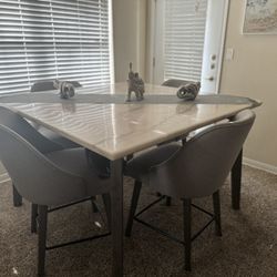Dinning Table 