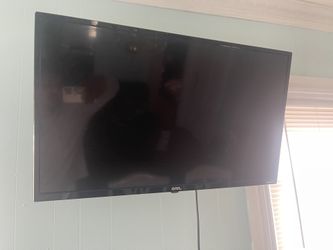 Another 32  Roku Tv With Mount Included 