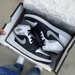 Jordan 1 Mids Used Once Size 9.5 With Box Moving Selling A Long My Shoes Asking $90 Pick Up Only No Trades Moving Next Week