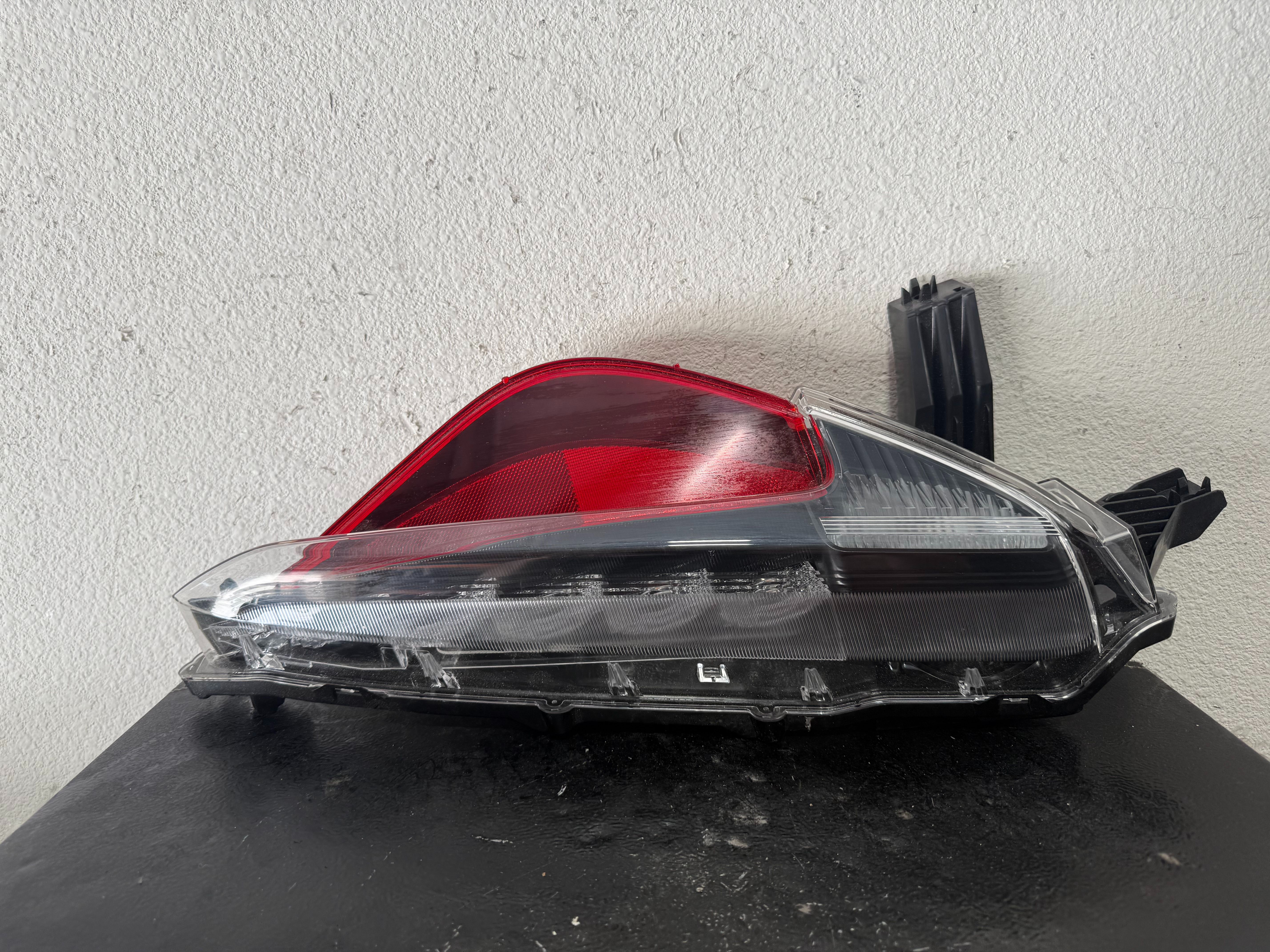 TOYOTA PRUIS PRIME LEFT BUMPER TAILLIGHT 2021