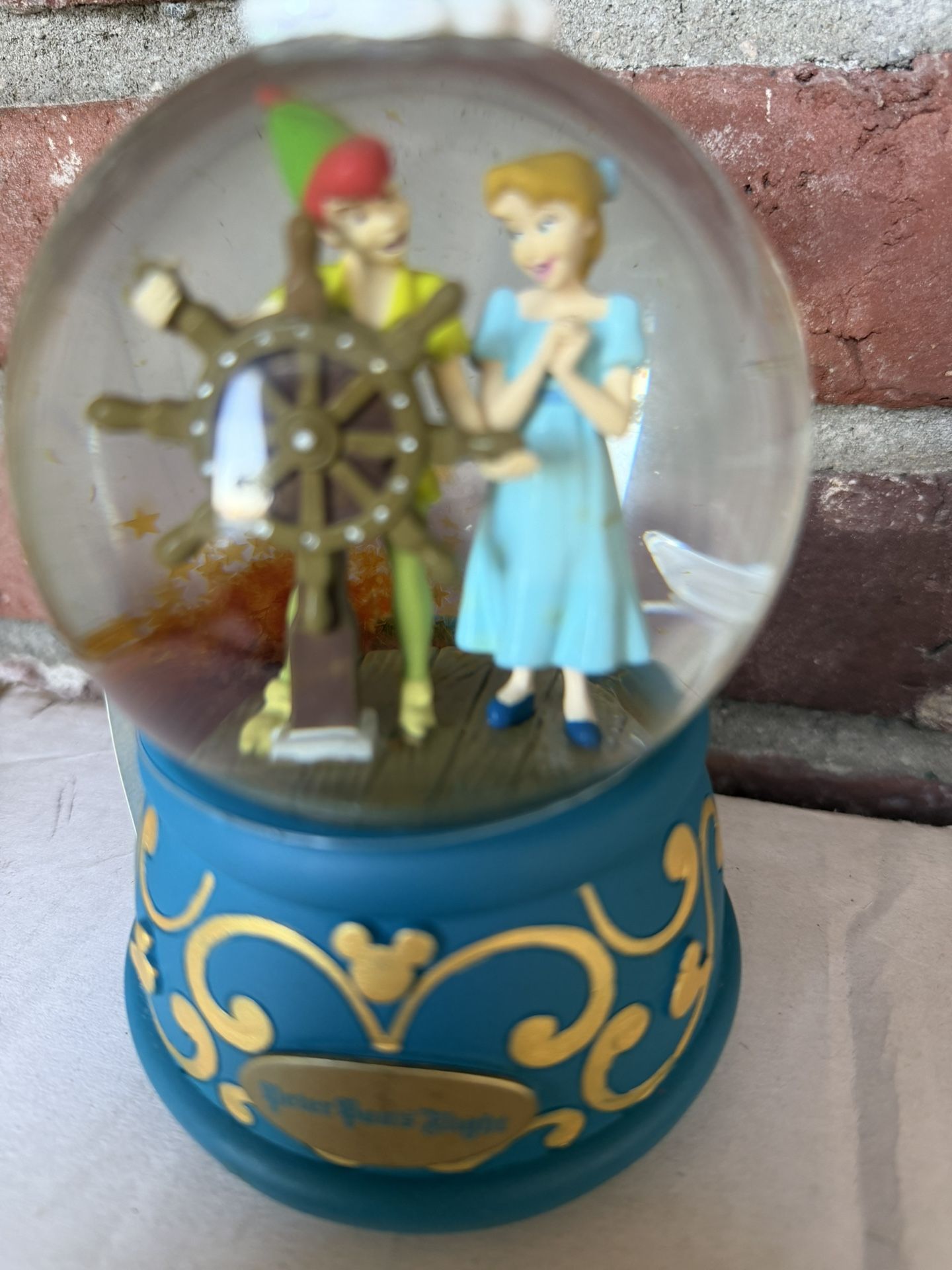 Peter Pan And Wendy Snow Globe