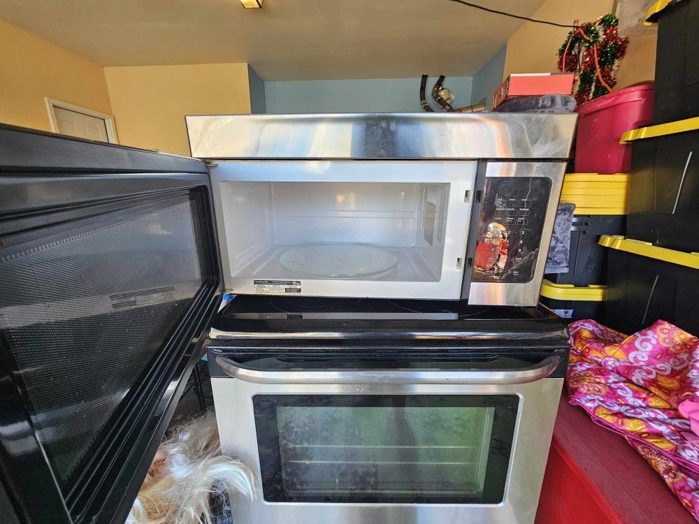 Matching Set Of Stove, Microwave And Dishwasher 