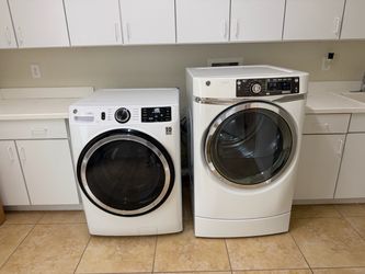 GE Steam Washer and Dryer (Gas)